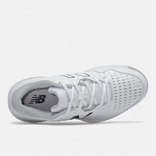 Женские кроссовки New Balance 696v4