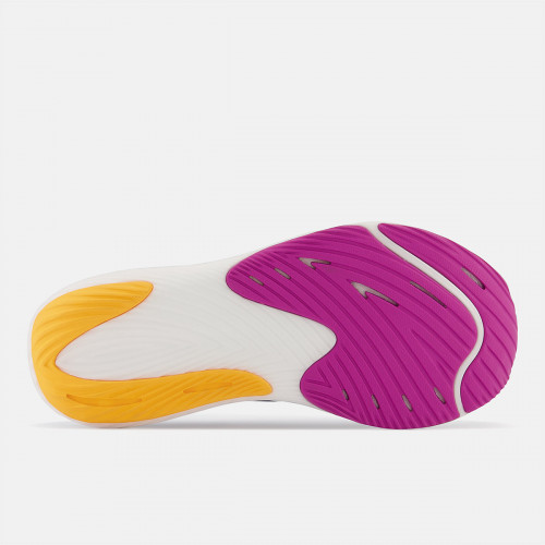 Женские кроссовки New Balance FuelCell Rebel v3