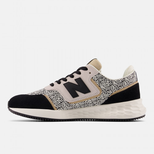 Женские кроссовки New Balance Fresh Foam X70